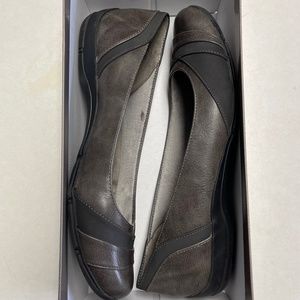 Life Stride Pump Size 9.5 M Dark Grey